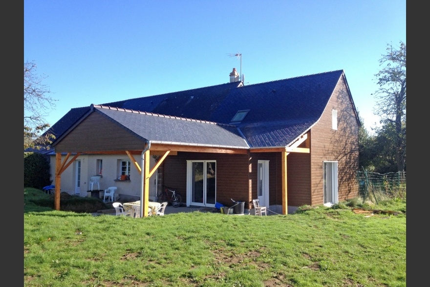 Extension bois avec terrasse couverte en Mayenne (53)