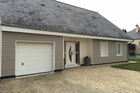 Maison bois traditionnelle bicolore en Mayenne (53)