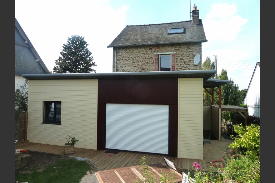 Extension bois moderne bicolore sur maison en pierre en Mayenne (53)