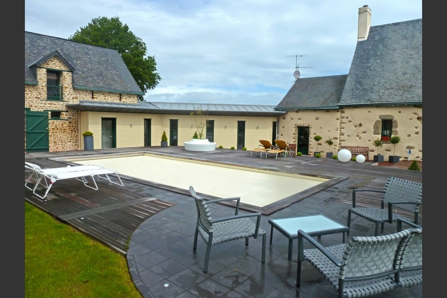 Extension bois bicolore et toiture zinc sur maison ancienne en Mayenne (53)