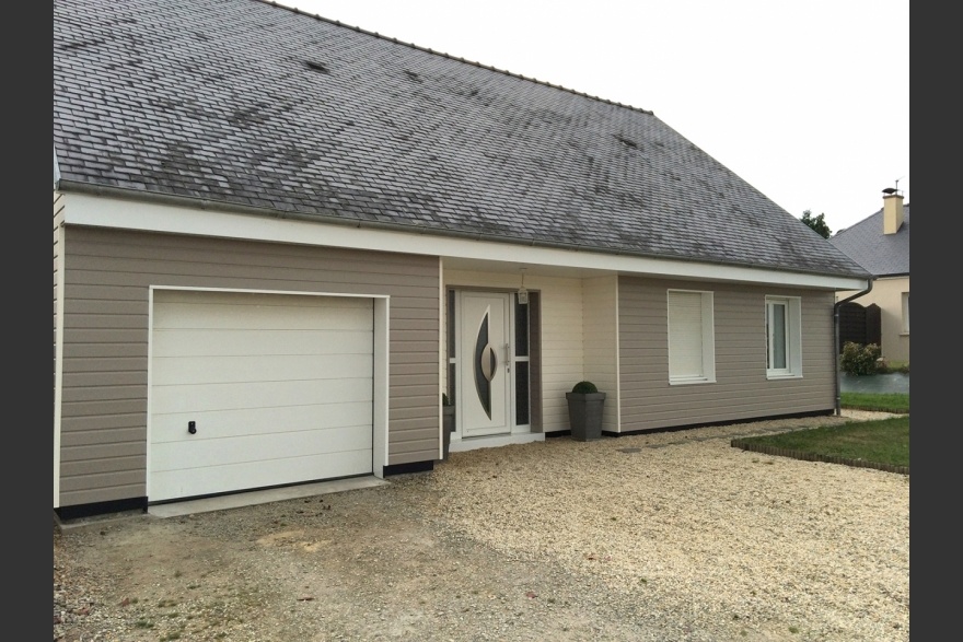 Maison bois traditionnelle bicolore en Mayenne (53)