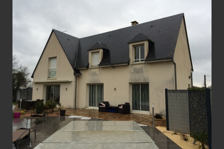 Relooking complet avec isolation par lextrieure en mayenne 53 - Avant