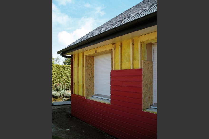 Isolation par l'extrieur couleur rouge sang de boeuf en Mayenne (53)