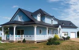 Maison bois bleu style Louisiane en Mayenne (53)