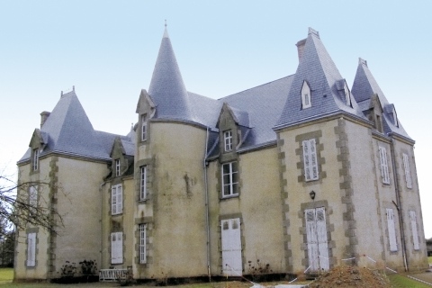 Couverture d'une des touCouverture d'un chateau en Mayenne (53)